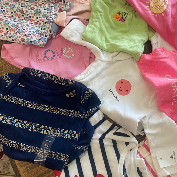 BABY GIRL onesies💗CRAZY DEAL 0-3 mos shirt sleeve, long sleeve and sleeveless! - Picture 12 of 14